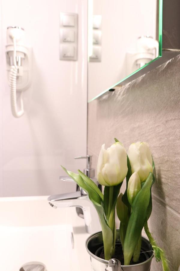 Hr Apartmanhaz เอ็กเกอร์ ภายนอก รูปภาพ
