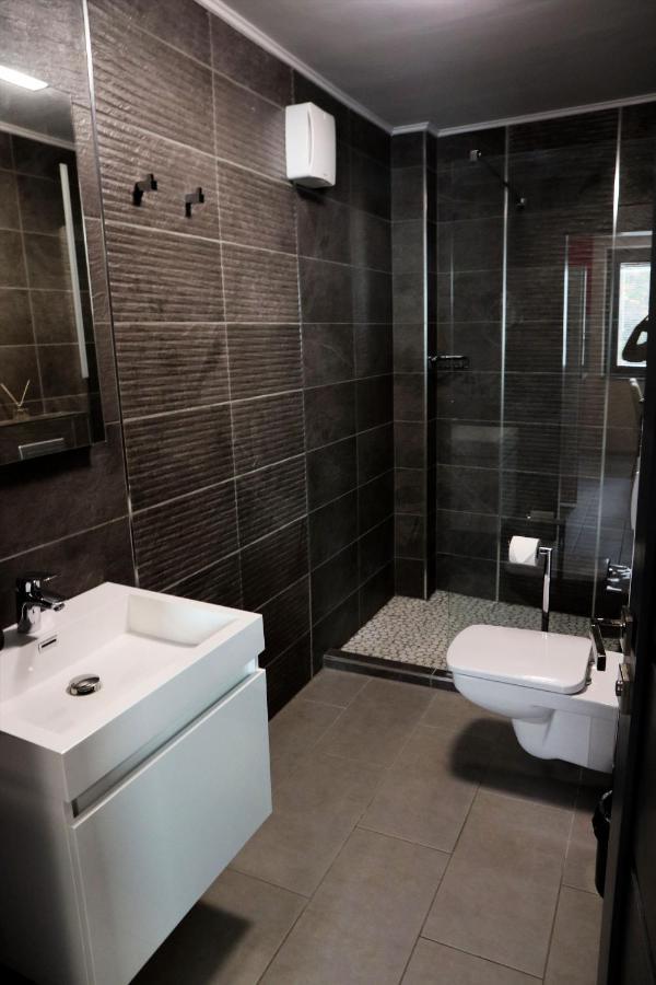 Hr Apartmanhaz เอ็กเกอร์ ภายนอก รูปภาพ