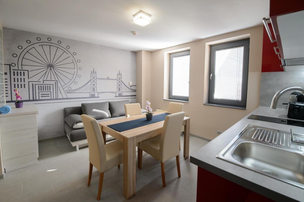 Hr Apartmanhaz เอ็กเกอร์ ภายนอก รูปภาพ