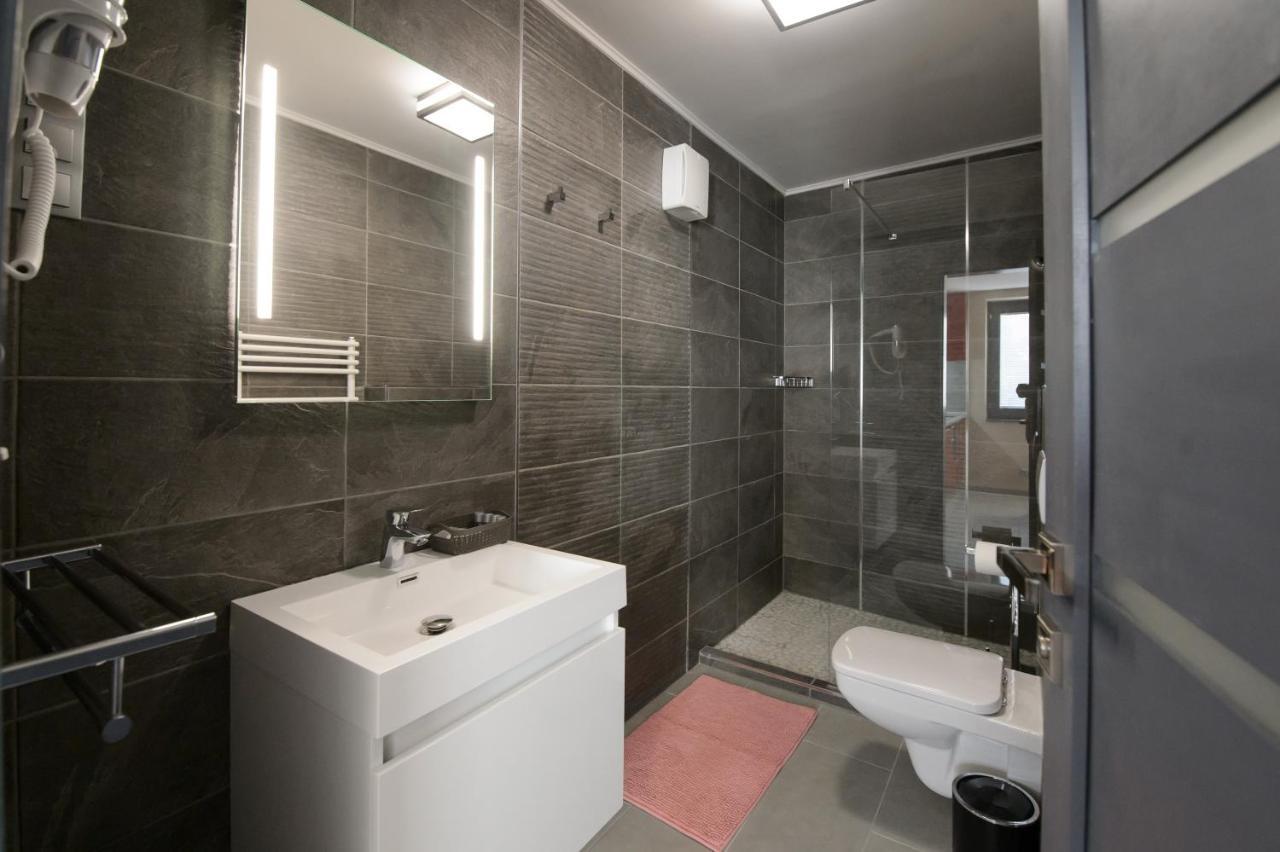 Hr Apartmanhaz เอ็กเกอร์ ภายนอก รูปภาพ
