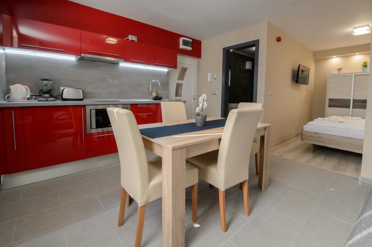 Hr Apartmanhaz เอ็กเกอร์ ภายนอก รูปภาพ
