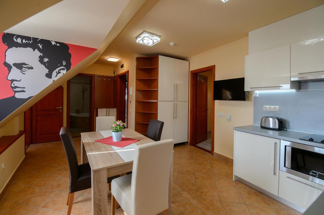 Hr Apartmanhaz เอ็กเกอร์ ภายนอก รูปภาพ