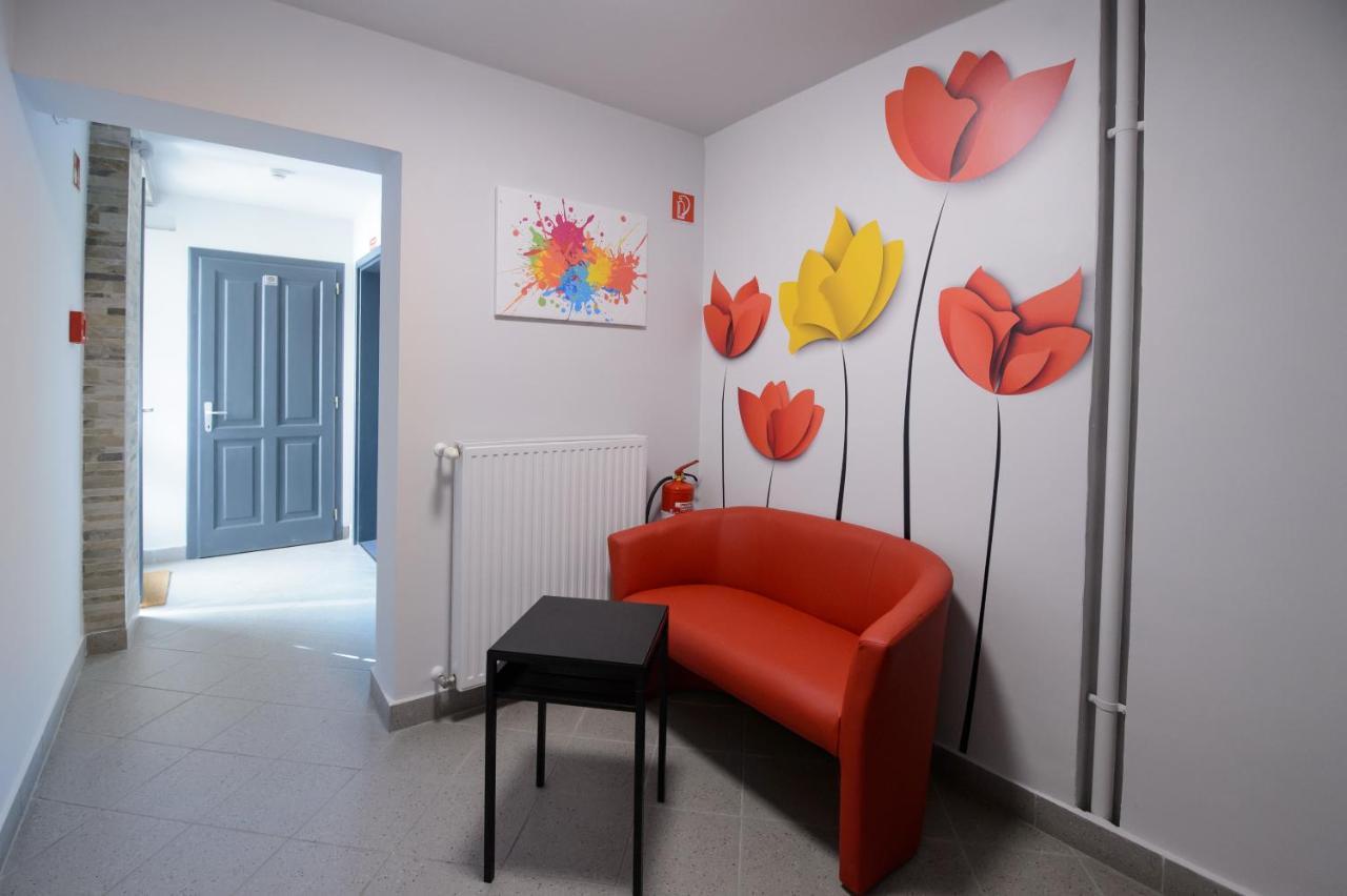 Hr Apartmanhaz เอ็กเกอร์ ภายนอก รูปภาพ