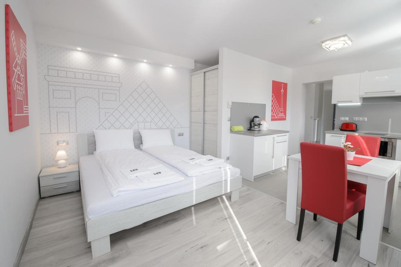 Hr Apartmanhaz เอ็กเกอร์ ภายนอก รูปภาพ